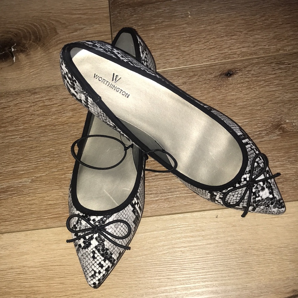 NWOT Worthington Wor Gaga Faux Snake Skin Flats Size 8.5